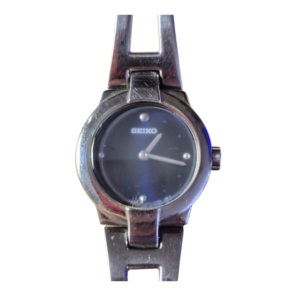 Seiko‎ Women’s Watch Elegant with a sleek black dial timeless, versatile design